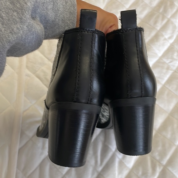 Marc Fisher Black Snake Chelsea Booties Size 6.5 - Picture 6 of 9